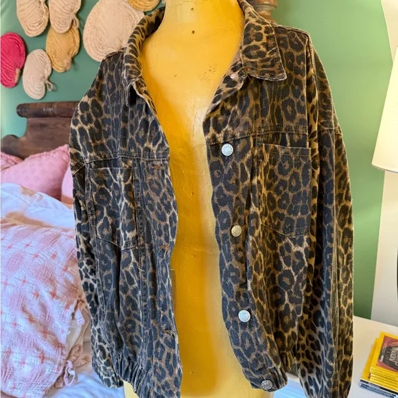Leopard Print Button-Up Jacket - Picture 6 of 8